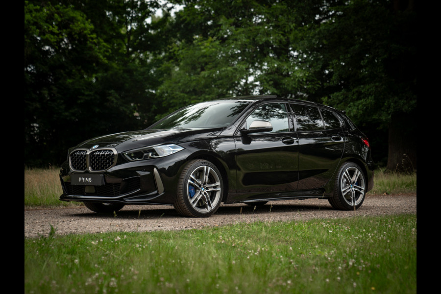 BMW 1-serie M135i xDrive High Executive | Pano-dak | Head-up | Sportstoelen | Adaptief onderstel