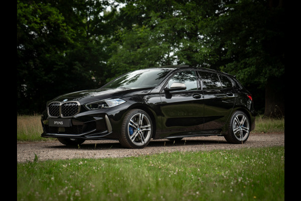 BMW 1-serie M135i xDrive High Executive | Pano-dak | Head-up | Sportstoelen | Adaptief onderstel