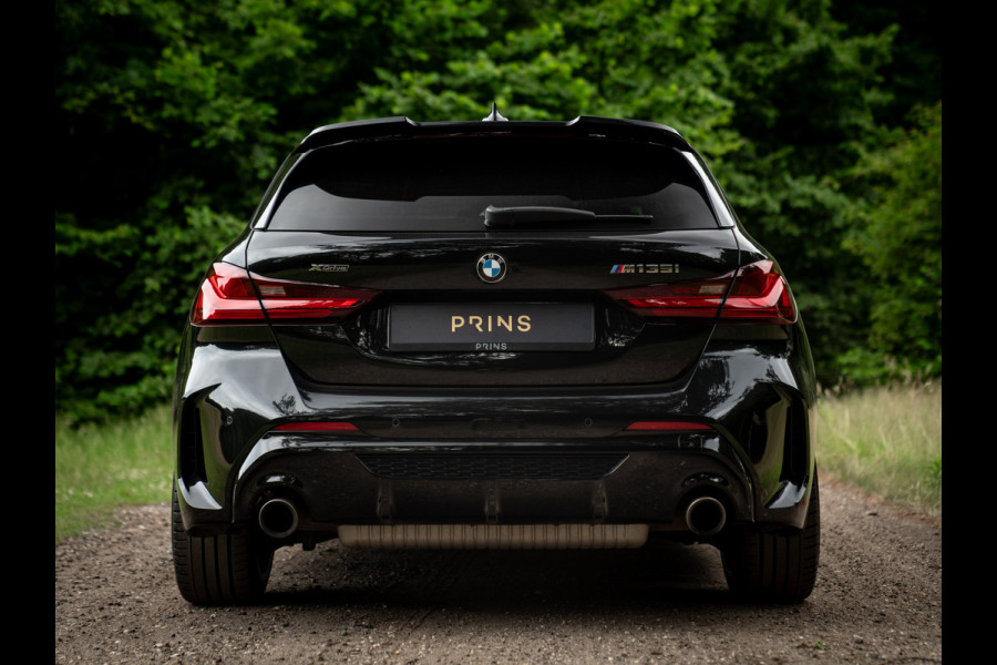 BMW 1-serie M135i xDrive High Executive | Pano-dak | Head-up | Sportstoelen | Adaptief onderstel