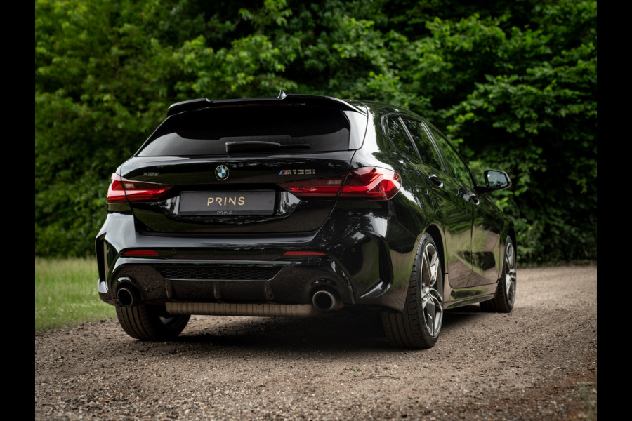 BMW 1-serie M135i xDrive High Executive | Pano-dak | Head-up | Sportstoelen | Adaptief onderstel