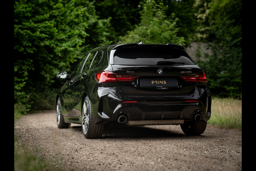 BMW 1-serie M135i xDrive High Executive | Pano-dak | Head-up | Sportstoelen | Adaptief onderstel