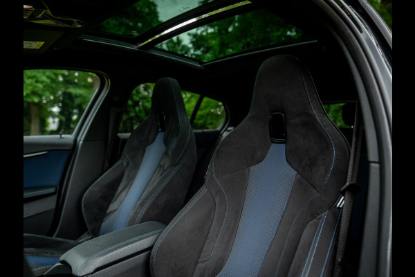 BMW 1-serie M135i xDrive High Executive | Pano-dak | Head-up | Sportstoelen | Adaptief onderstel