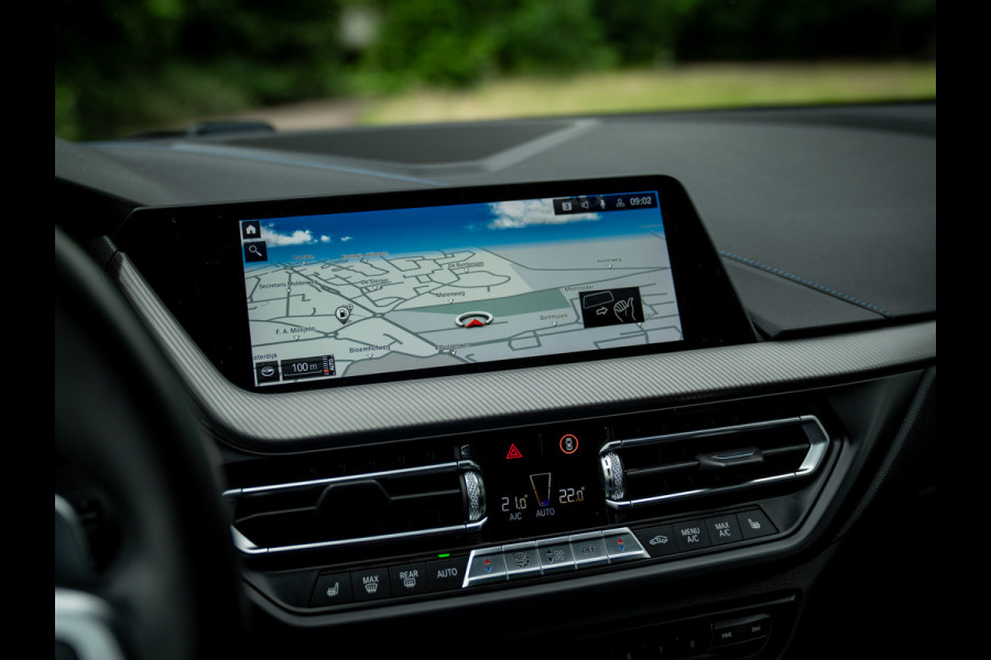 BMW 1-serie M135i xDrive High Executive | Pano-dak | Head-up | Sportstoelen | Adaptief onderstel
