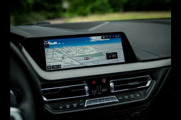 BMW 1-serie M135i xDrive High Executive | Pano-dak | Head-up | Sportstoelen | Adaptief onderstel