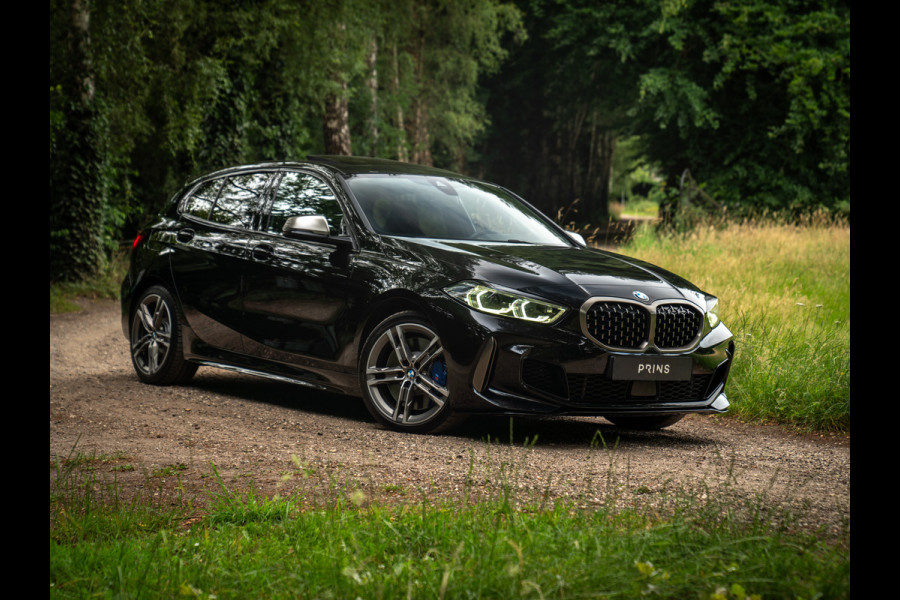 BMW 1-serie M135i xDrive High Executive | Pano-dak | Head-up | Sportstoelen | Adaptief onderstel