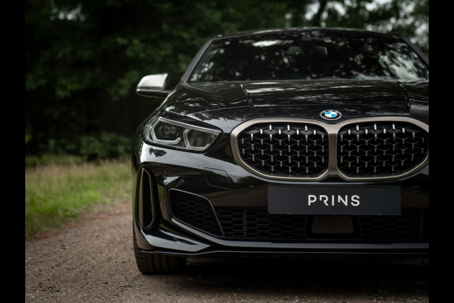 BMW 1-serie M135i xDrive High Executive | Pano-dak | Head-up | Sportstoelen | Adaptief onderstel