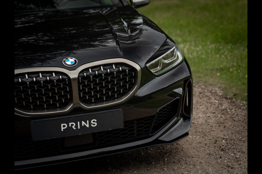 BMW 1-serie M135i xDrive High Executive | Pano-dak | Head-up | Sportstoelen | Adaptief onderstel