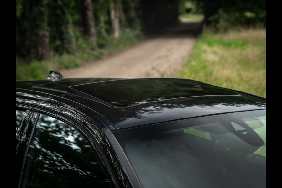 BMW 1-serie M135i xDrive High Executive | Pano-dak | Head-up | Sportstoelen | Adaptief onderstel