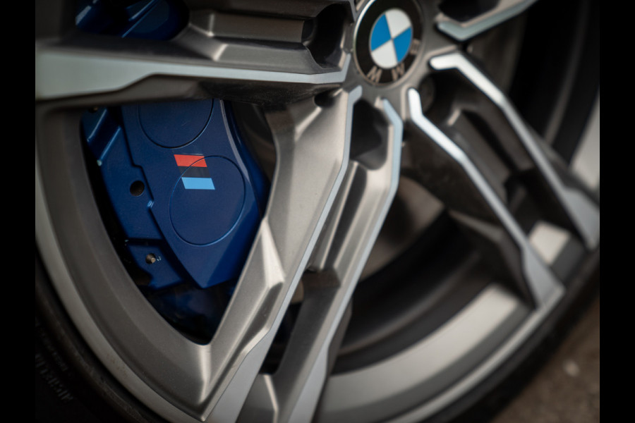 BMW 1-serie M135i xDrive High Executive | Pano-dak | Head-up | Sportstoelen | Adaptief onderstel