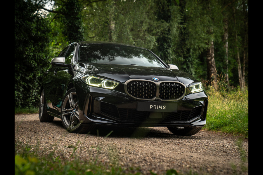BMW 1-serie M135i xDrive High Executive | Pano-dak | Head-up | Sportstoelen | Adaptief onderstel