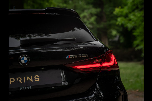 BMW 1-serie M135i xDrive High Executive | Pano-dak | Head-up | Sportstoelen | Adaptief onderstel