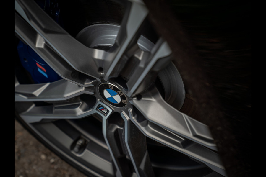 BMW 1-serie M135i xDrive High Executive | Pano-dak | Head-up | Sportstoelen | Adaptief onderstel