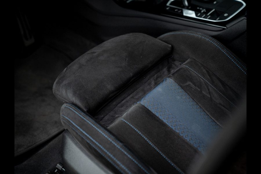 BMW 1-serie M135i xDrive High Executive | Pano-dak | Head-up | Sportstoelen | Adaptief onderstel