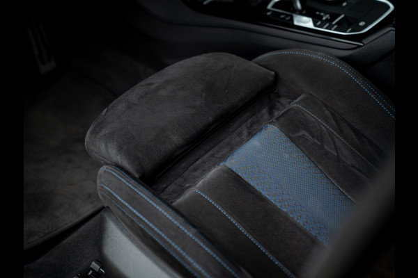 BMW 1-serie M135i xDrive High Executive | Pano-dak | Head-up | Sportstoelen | Adaptief onderstel