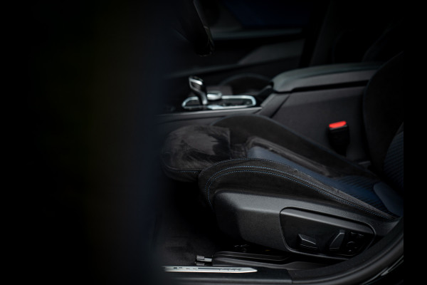 BMW 1-serie M135i xDrive High Executive | Pano-dak | Head-up | Sportstoelen | Adaptief onderstel