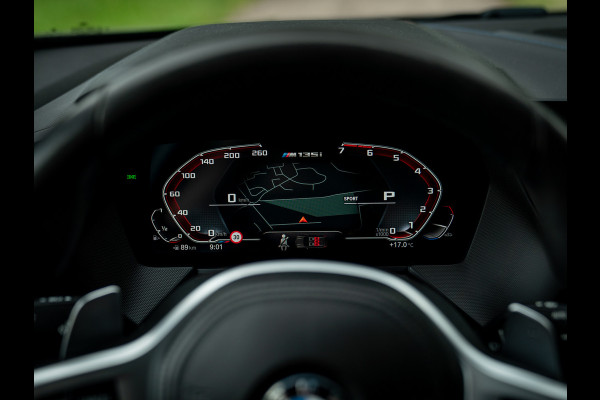 BMW 1-serie M135i xDrive High Executive | Pano-dak | Head-up | Sportstoelen | Adaptief onderstel
