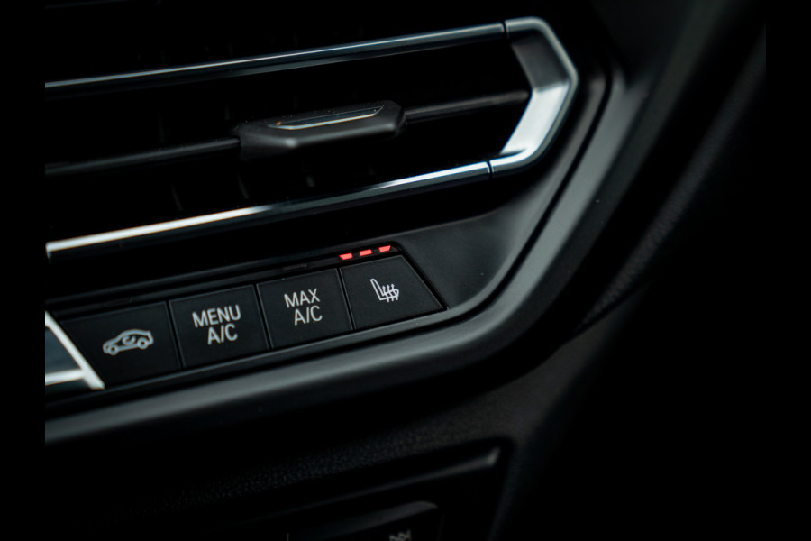 BMW 1-serie M135i xDrive High Executive | Pano-dak | Head-up | Sportstoelen | Adaptief onderstel