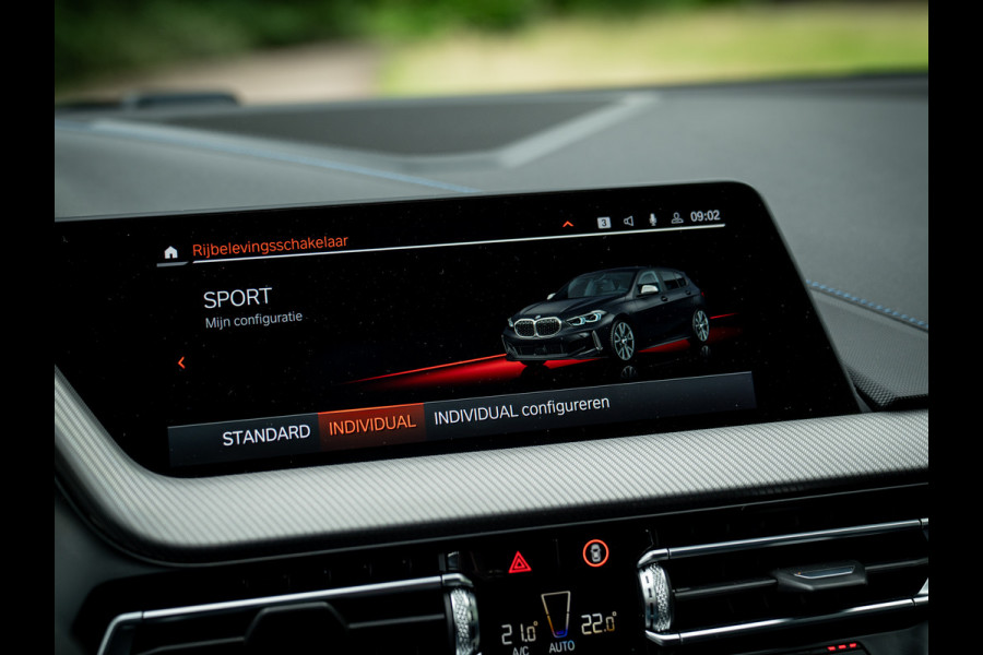 BMW 1-serie M135i xDrive High Executive | Pano-dak | Head-up | Sportstoelen | Adaptief onderstel