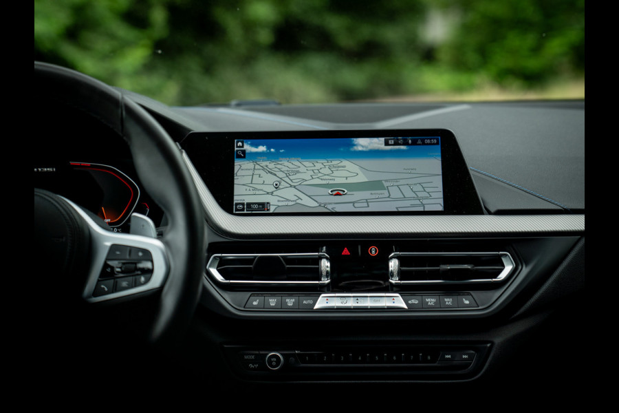 BMW 1-serie M135i xDrive High Executive | Pano-dak | Head-up | Sportstoelen | Adaptief onderstel