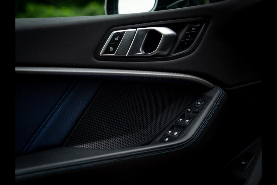 BMW 1-serie M135i xDrive High Executive | Pano-dak | Head-up | Sportstoelen | Adaptief onderstel