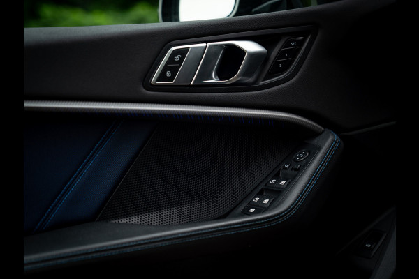 BMW 1-serie M135i xDrive High Executive | Pano-dak | Head-up | Sportstoelen | Adaptief onderstel