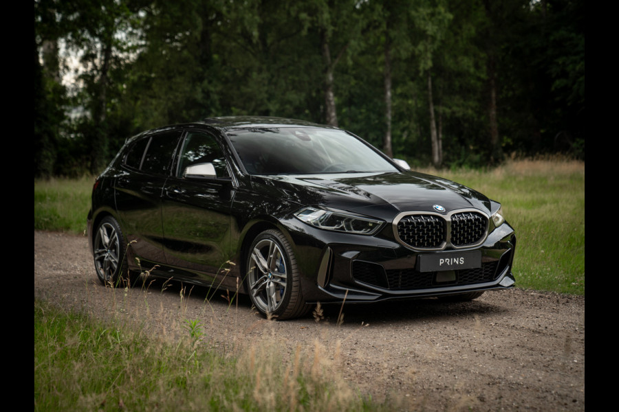 BMW 1-serie M135i xDrive High Executive | Pano-dak | Head-up | Sportstoelen | Adaptief onderstel