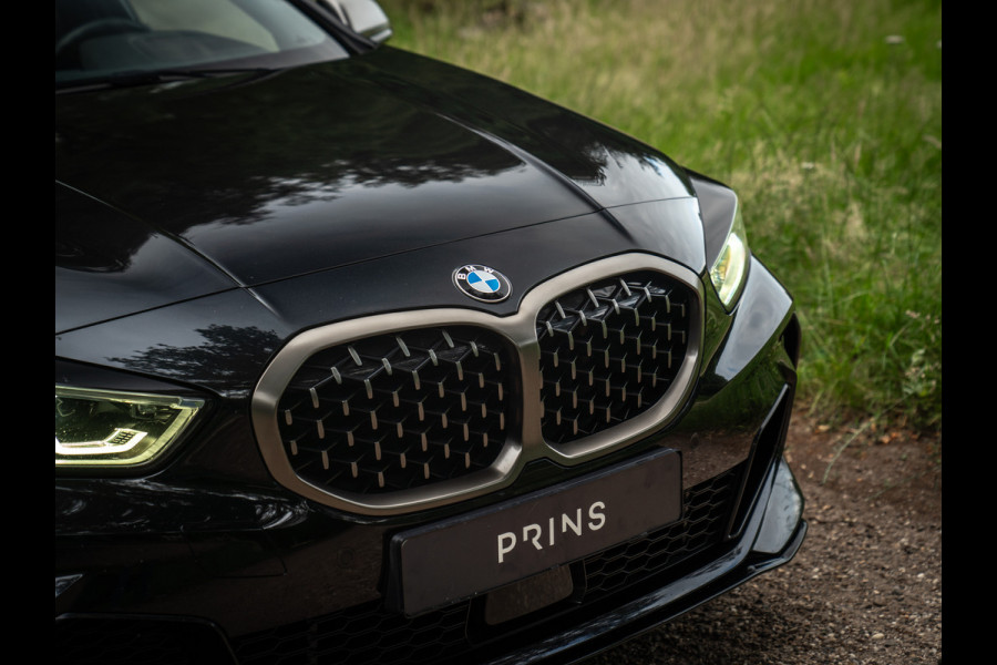 BMW 1-serie M135i xDrive High Executive | Pano-dak | Head-up | Sportstoelen | Adaptief onderstel