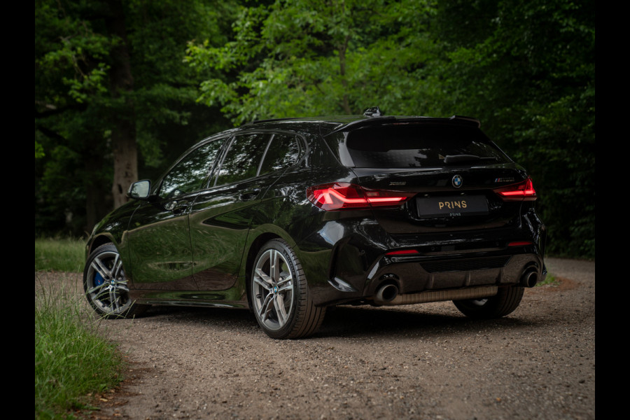 BMW 1-serie M135i xDrive High Executive | Pano-dak | Head-up | Sportstoelen | Adaptief onderstel