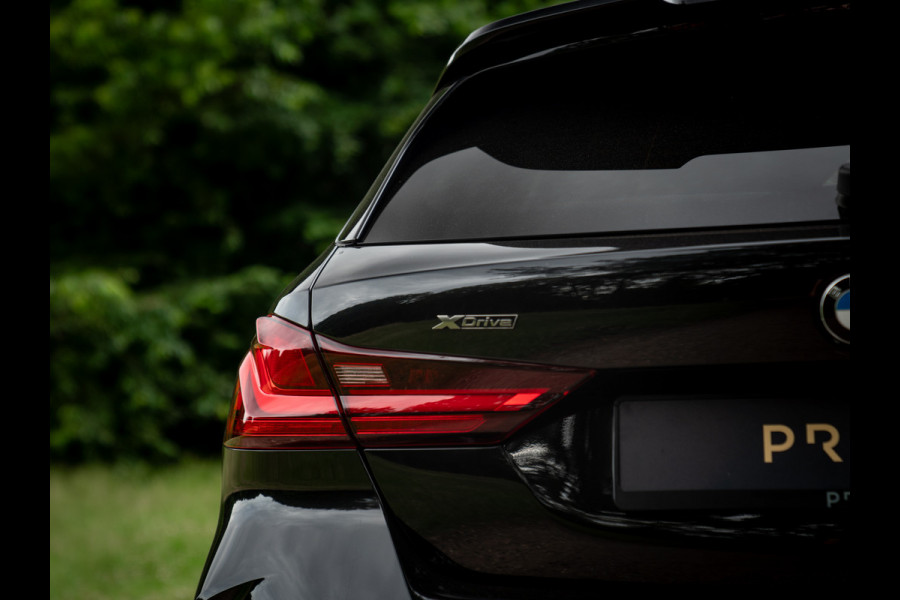 BMW 1-serie M135i xDrive High Executive | Pano-dak | Head-up | Sportstoelen | Adaptief onderstel