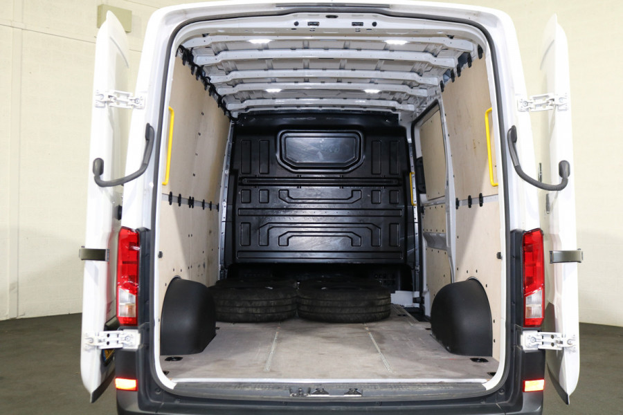 Volkswagen Crafter 2.0 TDI 140pk L3 H2 Automaat Navigatie Camera Led