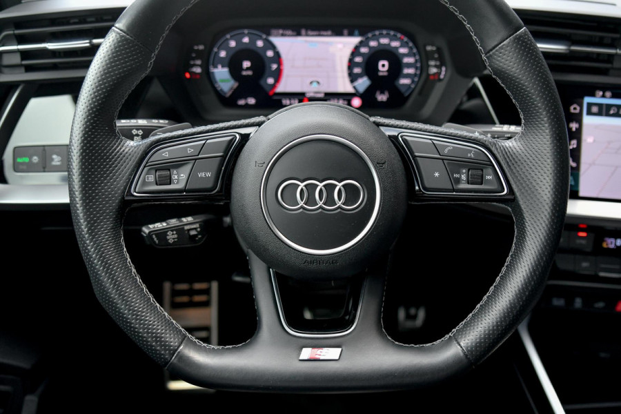 Audi A3 Sportback 40 TFSI e 3x S-Line. HUD, ACC, Matrix, Keyless!