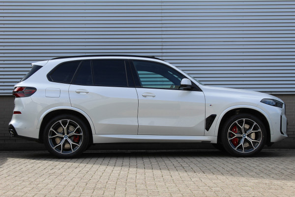 BMW X5 xDrive50e M-Sport | Panoramadak | H&K | Trekhaak | Comfortstoelen | Luchtvering | Glow