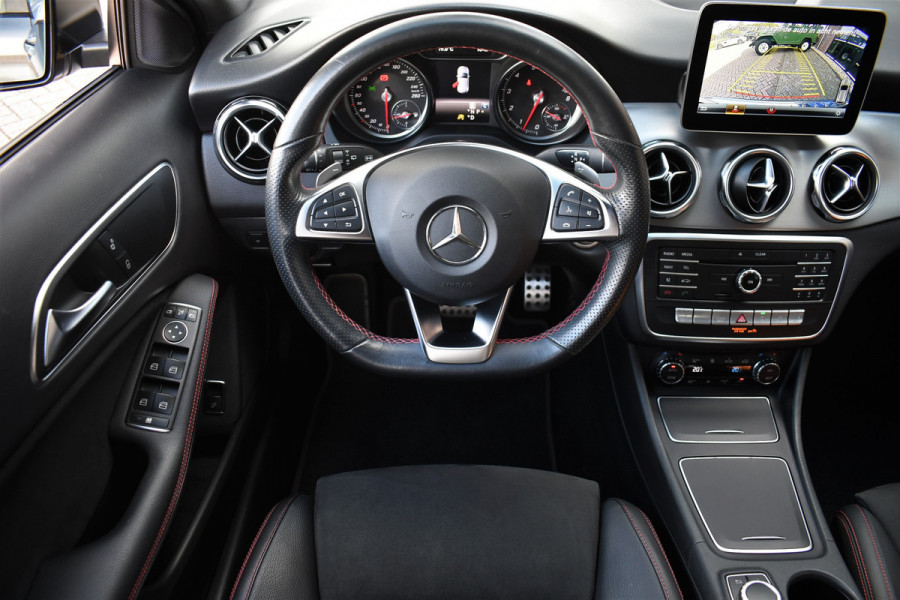 Mercedes-Benz GLA 180 AMG Night 19inch Carplay LED