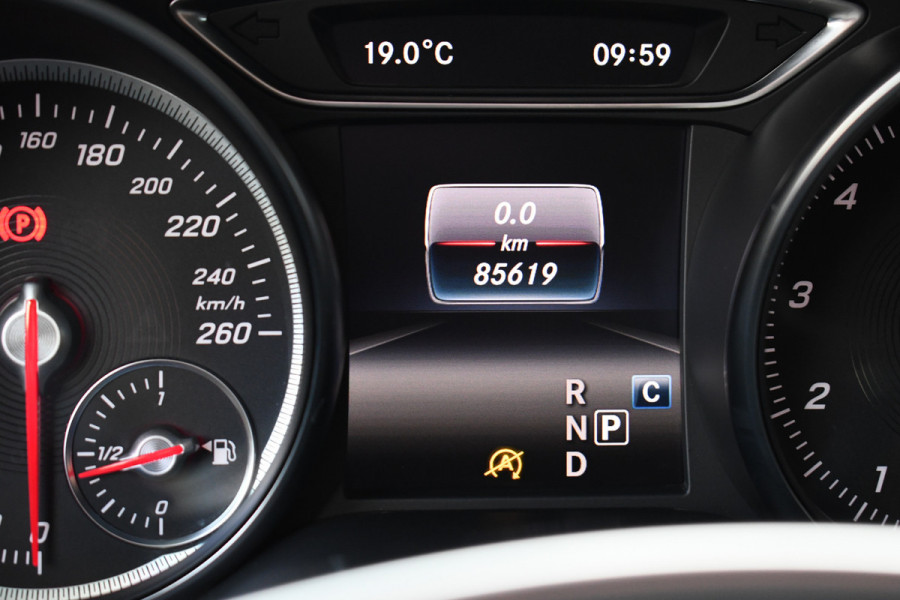 Mercedes-Benz GLA 180 AMG Night 19inch Carplay LED