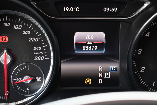 Mercedes-Benz GLA 180 AMG Night 19inch Carplay LED