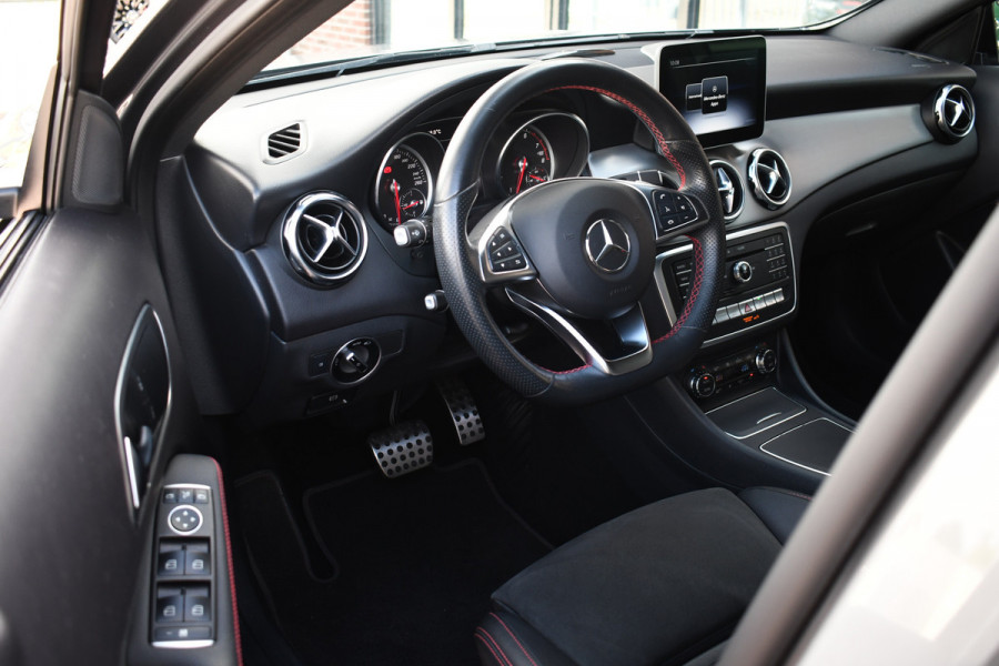 Mercedes-Benz GLA 180 AMG Night 19inch Carplay LED