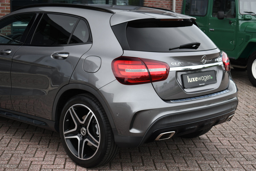 Mercedes-Benz GLA 180 AMG Night 19inch Carplay LED