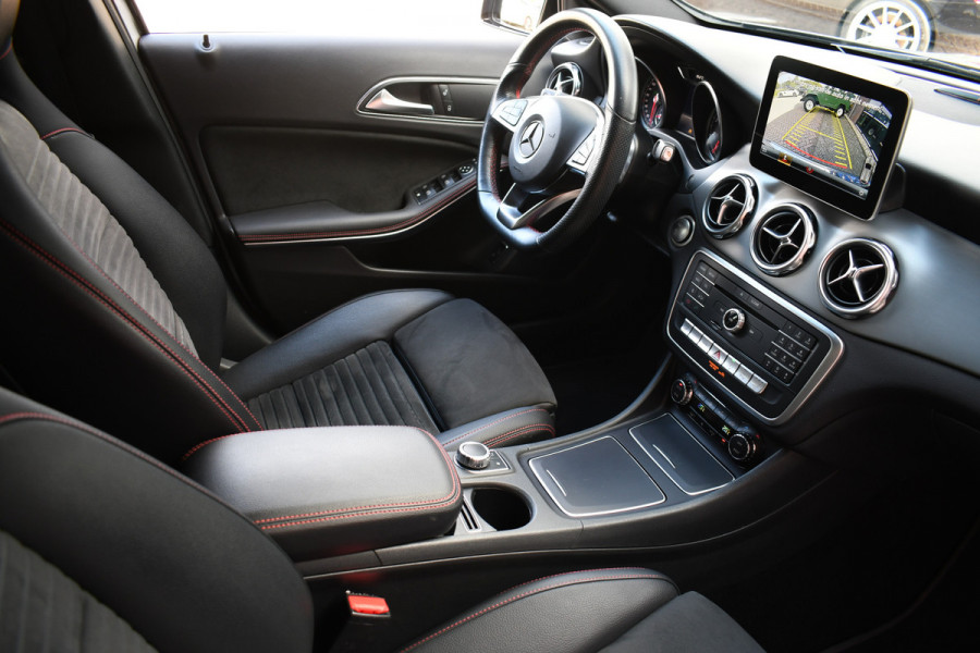 Mercedes-Benz GLA 180 AMG Night 19inch Carplay LED