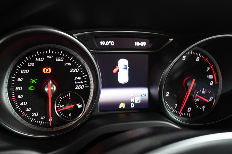 Mercedes-Benz GLA 180 AMG Night 19inch Carplay LED