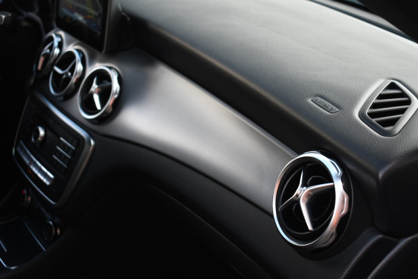 Mercedes-Benz GLA 180 AMG Night 19inch Carplay LED