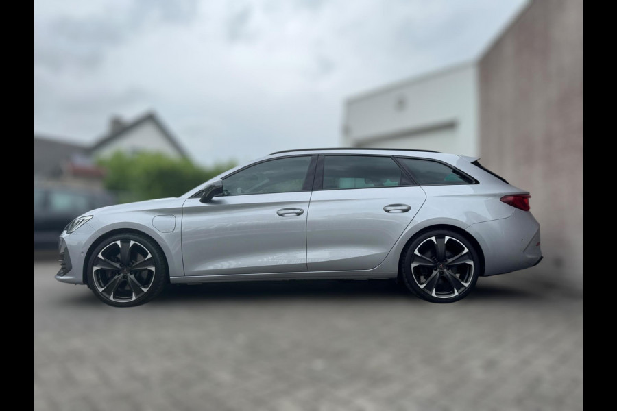 CUPRA Leon Sportstourer 1.4 e-Hybrid VZ Business PHEV / CAMERA / NAVI / INPARKEREN / ZEER NETJES / SFEERVERL. / CARPLAY DRAADLOOS
