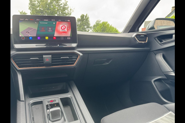 CUPRA Leon Sportstourer 1.4 e-Hybrid VZ Business PHEV / CAMERA / NAVI / INPARKEREN / ZEER NETJES / SFEERVERL. / CARPLAY DRAADLOOS