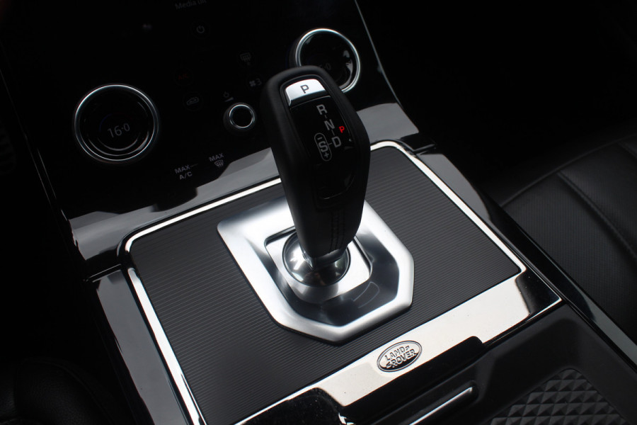 Land Rover Range Rover Evoque 2.0 P200 AWD R-Dynamic SE / Camera / Leder / 18'' / Apple CarPlay / Getint glas / Cruise Control
