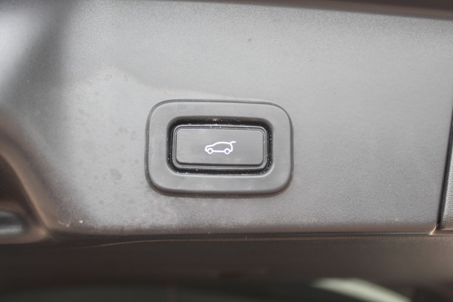 Land Rover Range Rover Evoque 2.0 P200 AWD R-Dynamic SE / Camera / Leder / 18'' / Apple CarPlay / Getint glas / Cruise Control