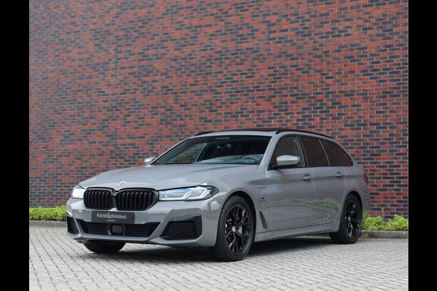 BMW 5 Serie Touring 530e xDrive *Pano*H/K*Laser*Trekhaak*