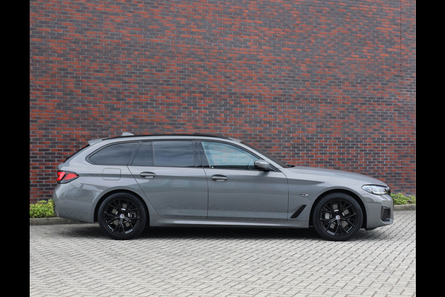 BMW 5 Serie Touring 530e xDrive *Pano*H/K*Laser*Trekhaak*