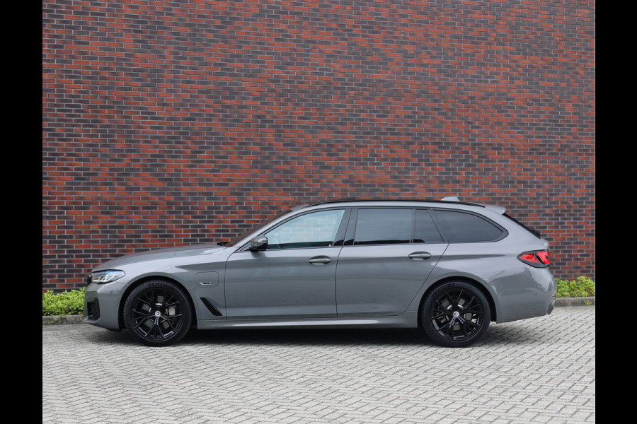 BMW 5 Serie Touring 530e xDrive *Pano*H/K*Laser*Trekhaak*