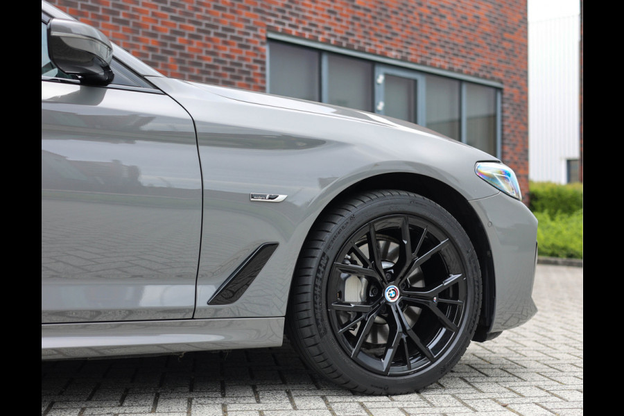 BMW 5 Serie Touring 530e xDrive *Pano*H/K*Laser*Trekhaak*