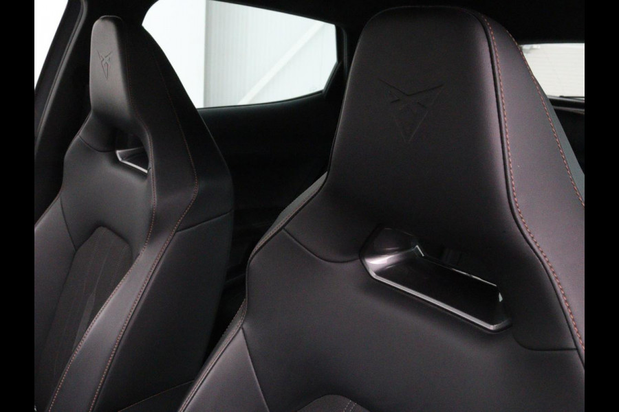 CUPRA Formentor 1.4 e-Hybrid VZ | 245pk | Stoel & stuurverwarming | Carplay | Camera | Adaptive cruise | Navigatie | Sfeerverlichting | Keyless | Full LED | PHEV