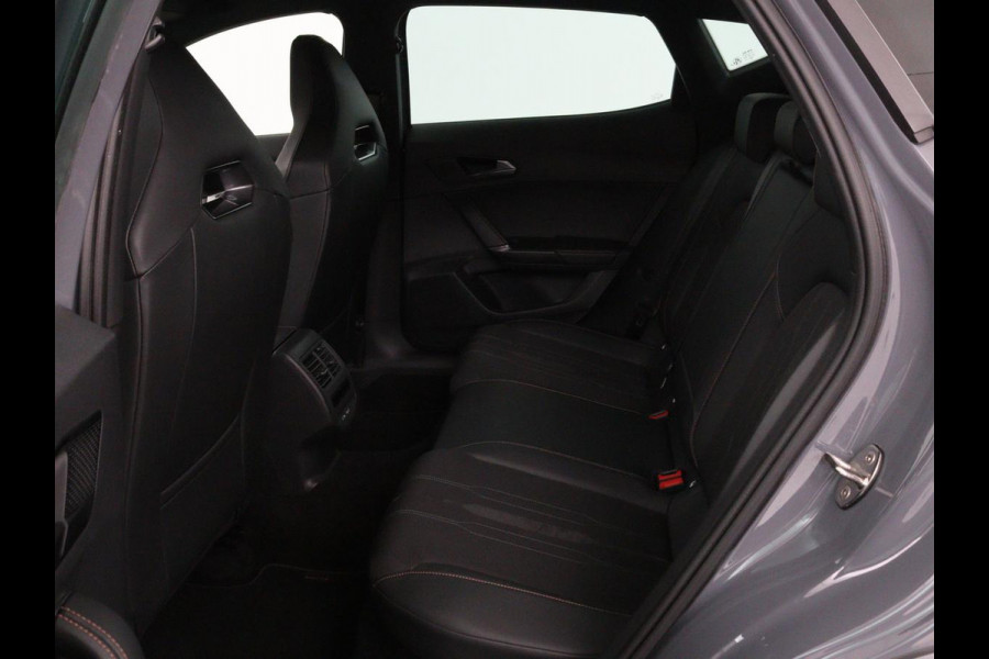 CUPRA Formentor 1.4 e-Hybrid VZ | 245pk | Stoel & stuurverwarming | Carplay | Camera | Adaptive cruise | Navigatie | Sfeerverlichting | Keyless | Full LED | PHEV